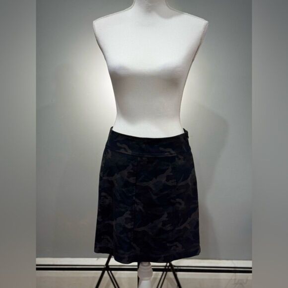 CLEARANCE! Drew Charcoal Camo Faux Suede Skirt Size 6 EUC - Picture 1 of 4